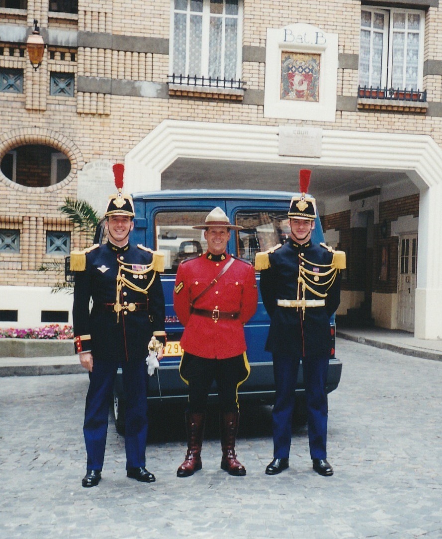 Photo of S/Sgt. Déziel with the French Republic Guards in Paris