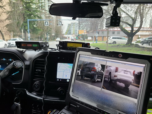 Photo du système RAPI dans un véhicule de police