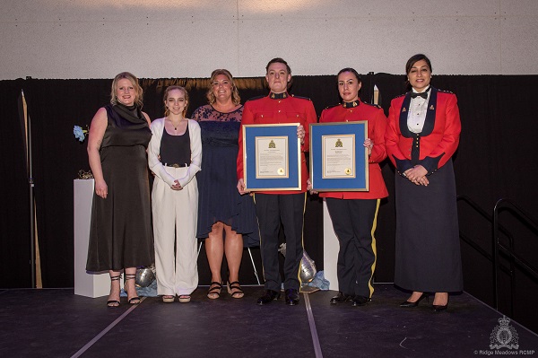 Picture of Constable Sanders and Ridge FYRST presented with the Rick O'Brien award by Supt. Wendy Mehat.