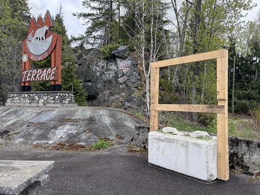 Terrace entrance sign removed from the frame