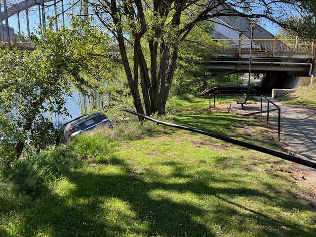 Car smashes through guardrail on pedestrian pathway in Trail, BC