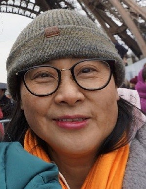 missing person Asian woman in glasses wearing grey toque