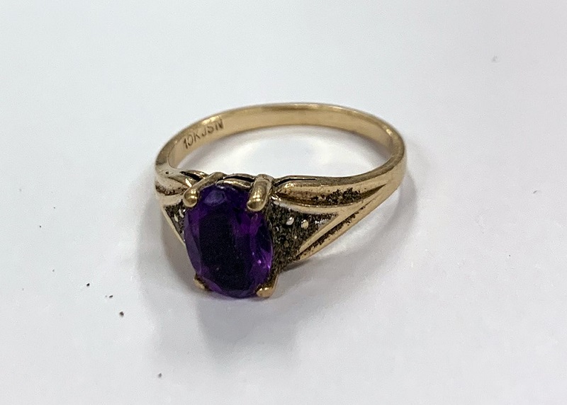  Gold ring with purple coloured stone