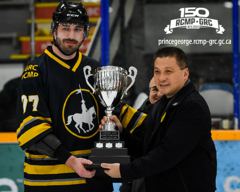 Photo of Mayor Yu handing the winning trophy to the team captain.